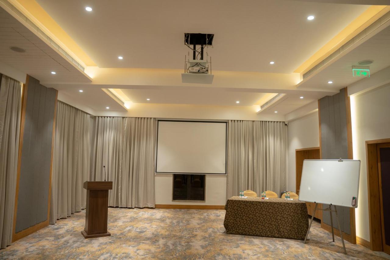 U Rivergate Karjat Exterior photo